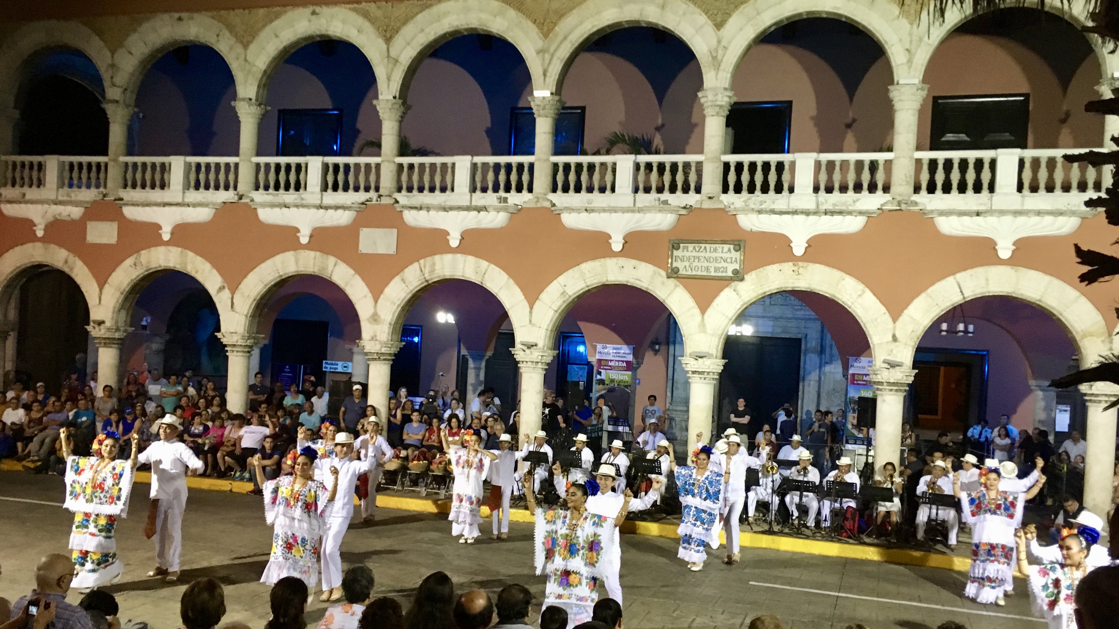 vaqueros show on the main square of Mérida, Mexico